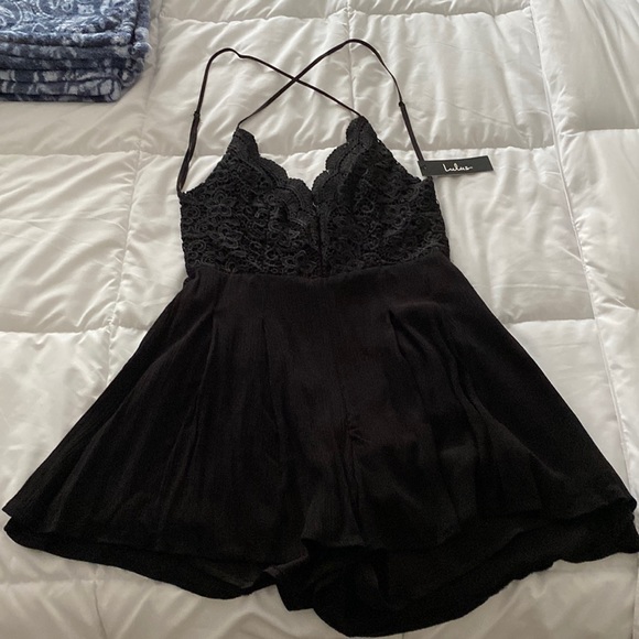 Lulu’s lace romper - Picture 3 of 3